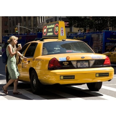 P2.5 P3.33 P4 تاكسي أعلى شاشة LED لشاشة إعلانات الفيديو الخارجية للسيارة